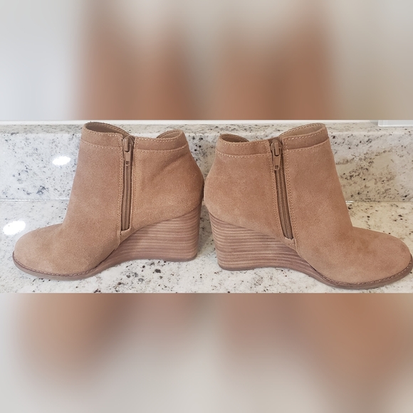 Lucky Brand Suede Wedge Ankle Boots in size 6M - Picture 5 of 8